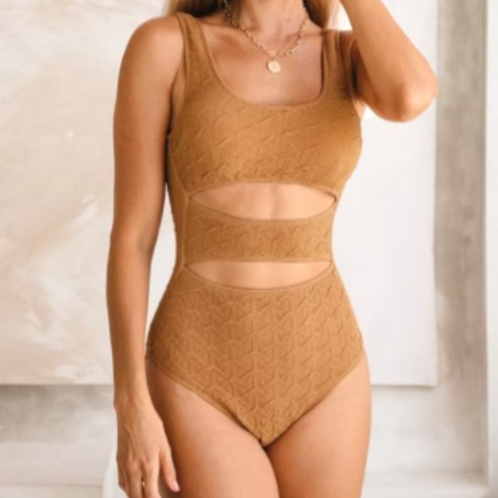 Cupshe Pucker Up Cutout One Piece Swimsuit
